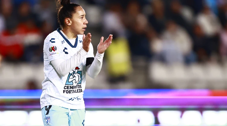 Charlyn Corral con Pachuca Femenil