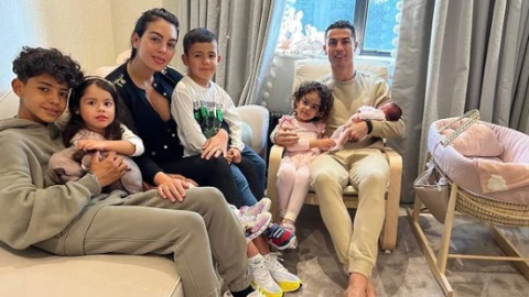 Cristiano Ronaldo presume a nueva hija tras muerte de su gemelo
