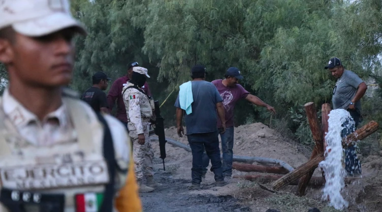 Trabajos para extraer agua de pozos en mina de Coahuila.