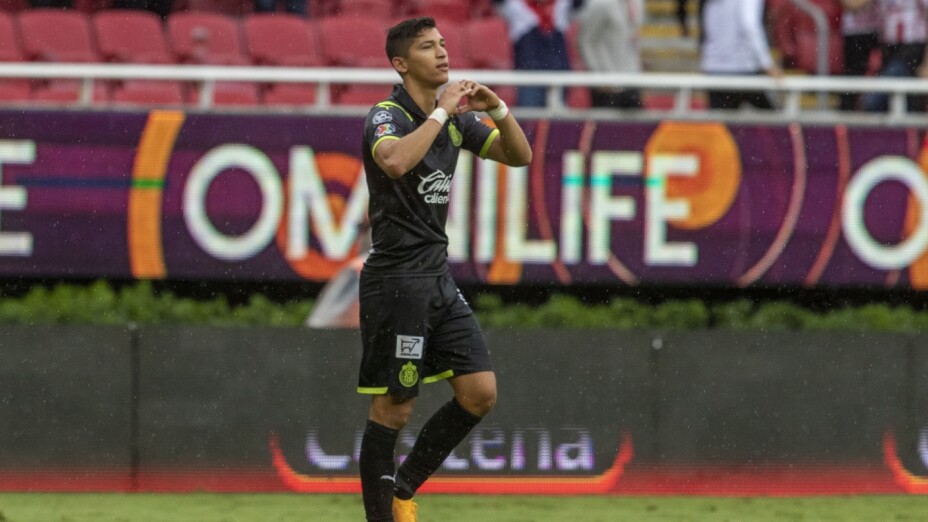 Ángel Zaldívar celebra con Chivas