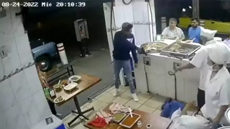 Asaltan taquería en Guadalajara.