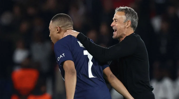 Mbappé y Luis Enrique con el PSG