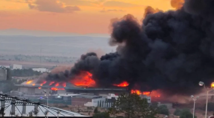 incendio-en-segalmex-zacatecas-hoy-genera-enorme-columna-humo-y-movilizacion-emergencia.jpg