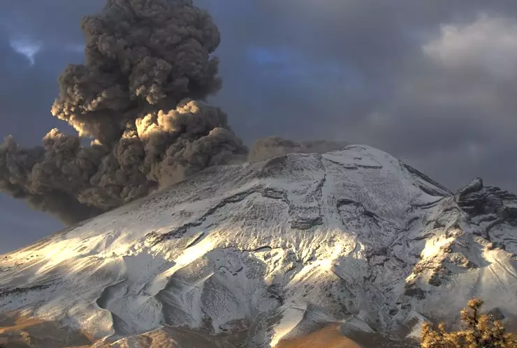 Ruge el Popocatépetl hoy 12 de abril.jpeg