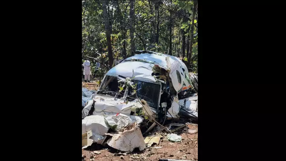 Restos de una ambulancia aérea en Ranchi, India.