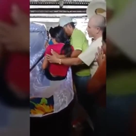 Familia da por muerta a adolescente y ella despierta en su velorios.