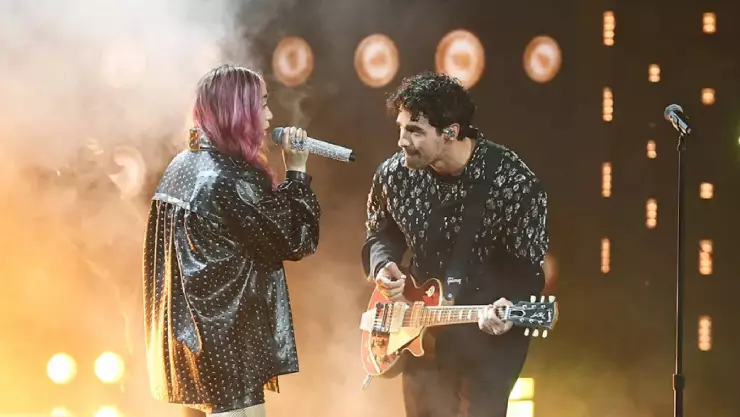 Joe Jonas y Ela Taubert cantan _¿Cómo pasó__ en los Latin Grammy 2024.jpg
