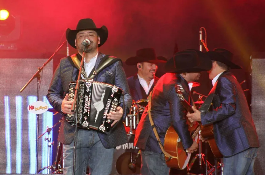 El académico trabajará esta semana con la canción “Sueña” de Intocable.