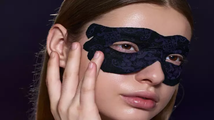 Cómo lograr el disfraz y maquillaje de Gatúbela paso a paso