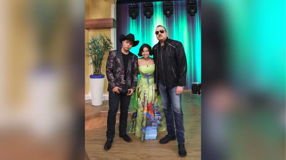 Pepe Aguilar defiende a Angela Aguilar de quienes aseguran que ocupa esponjas