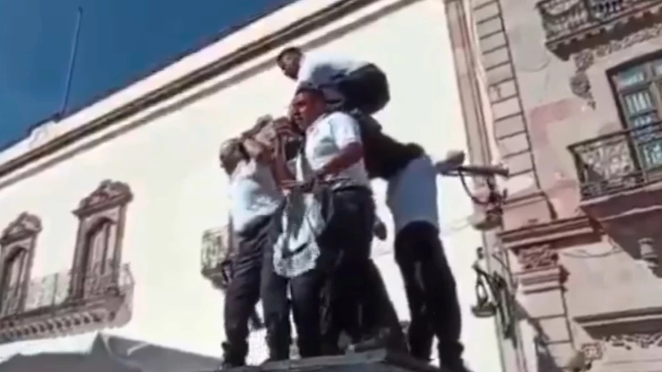 Pirámide de policías