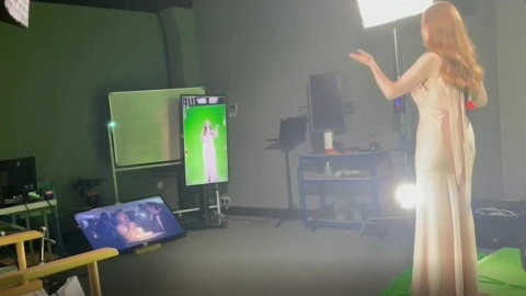 Dama de honor holograma novia.jpg