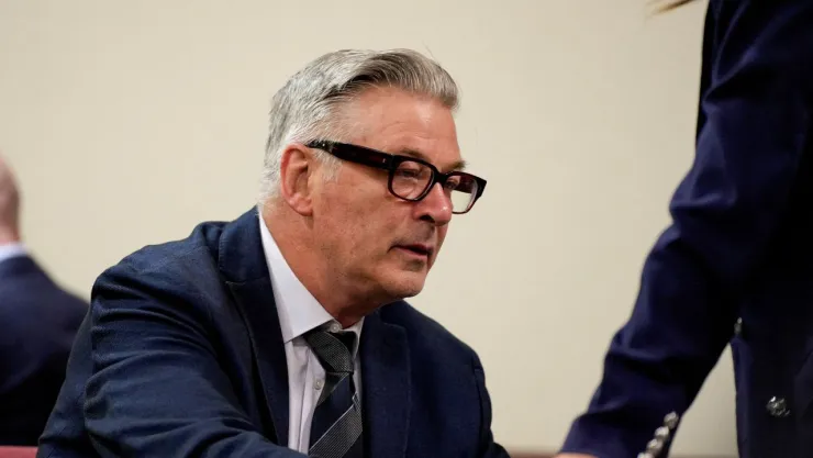 caso-alec-baldwin-jueza-desestima-cargos-homicidio-involuntario.jpg