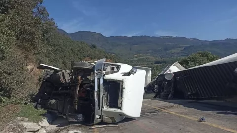 Accidente en la autopista 150 D Acatzingo - Cd. Mendoza esto la altura del kilómetro 233
