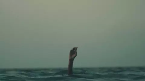 FOTO Hombre muere presuntamente ahogado en una aguada de Progreso