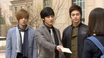 En el hospital, Jan Di llega rápidamente, pero se encuentra con Yumi y siente que ha perdido su lugar.