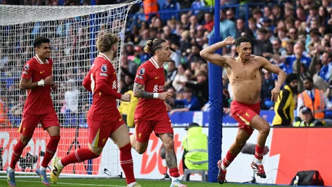 Trent Alexander-Arnold se despidió del Liverpool con un importante gol frente al Leicester