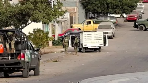 Camioneta abandonada tras balacera en la Esthela Ortiz, Culiacán