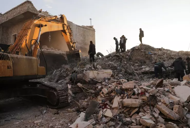 Niña es la unica sobreviviente de su familia tras sismo en Siria