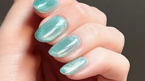 8 diseños de uñas azul turquesa que son perfectas para esta primavera