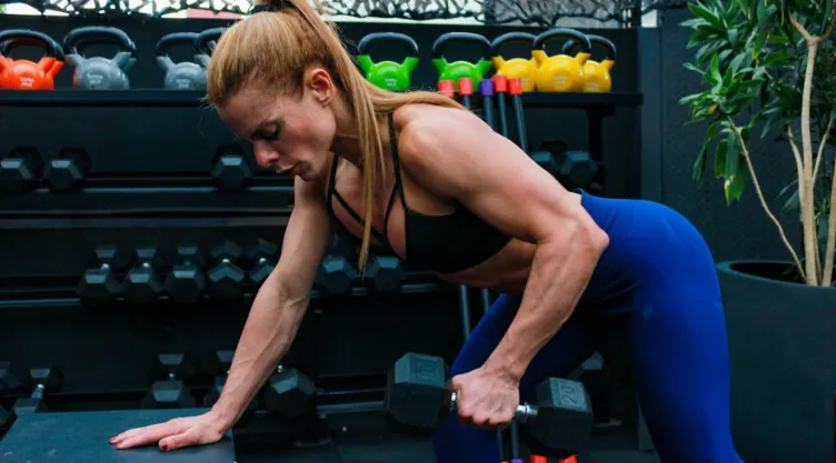 Los 7 productos para el look gym girl, con maquillaje imperceptible