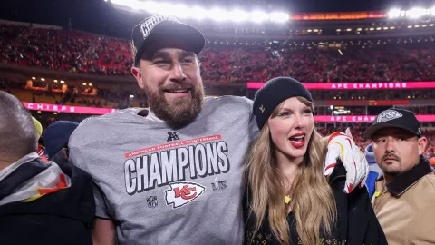 Taylor Swift y Travis Kelce están comprometidos