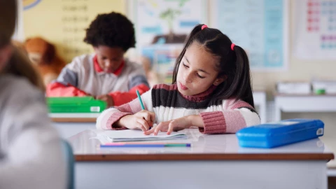 Becas Benito Juárez confirma quiénes se quedan sin mega pago en noviembre