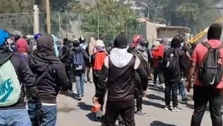 Normalistas encapuchados Ayotzinapa vandalizan fiscalía Guerrero