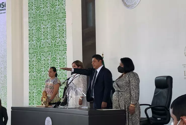 Ricardo Gallardo Cardona, rindió protesta como gobernador constitucional de San Luis Potosí (SLP).