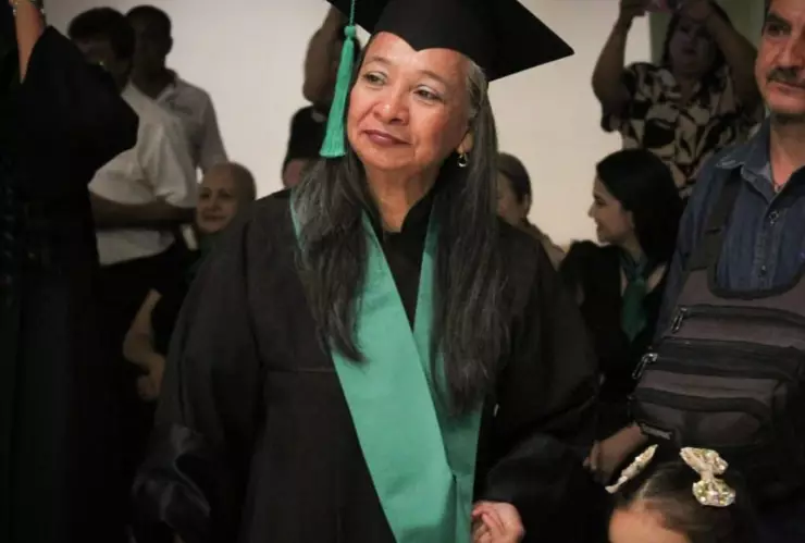 Ruth, abuela de 56 años se gradúa de preparatoria.jpg