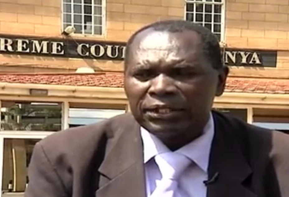 Dola Indidis es un abogado de Kenia, quien está seguro de que Jesús recibió un juicio injusto el cual lo llevó a la muerte además de que se violaron sus derechos humanos