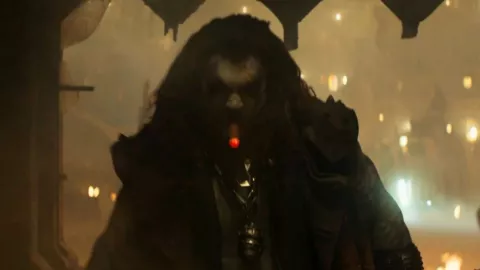 Así luce Jason Momoa como Lobo en Supergirl