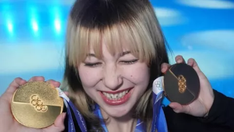 alysa-liu-se-retiro-16-anos-patinaje-maltrato-volvio-ganar-medalla-oro