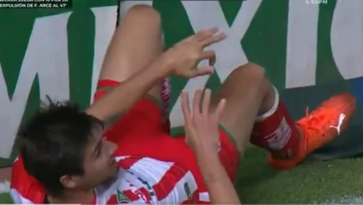 Unai Bilbao sufrió una lesión en la rodilla.