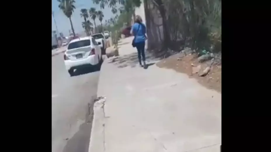 Video Joven descubre a su papá saliendo de motel con su tía