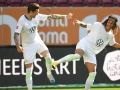 Daniel Ginczek y Kevin Mbabu y su nueva forma de festejar.