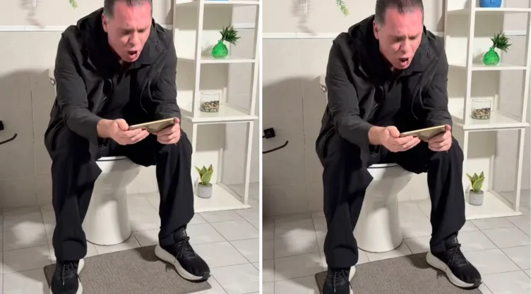 Christian Martinoli narrando desde el baño