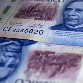 HR Ratings baja la calificación de México por deterioro fiscal y prevé más deuda pública