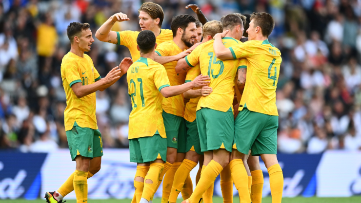 Jugadores de Australia celebran un gol