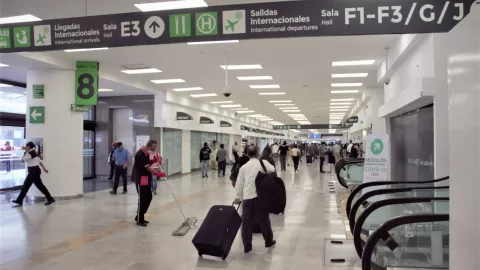 AICM: Apuñalan a un hombre en el aeropuerto con una navaja
