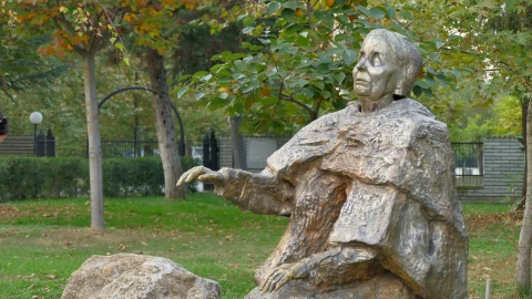 La estatua de Baba Vanga en Rupite, Bulgaria