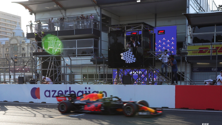 Checo Pérez gana el Gran Premio de Azerbaiyán