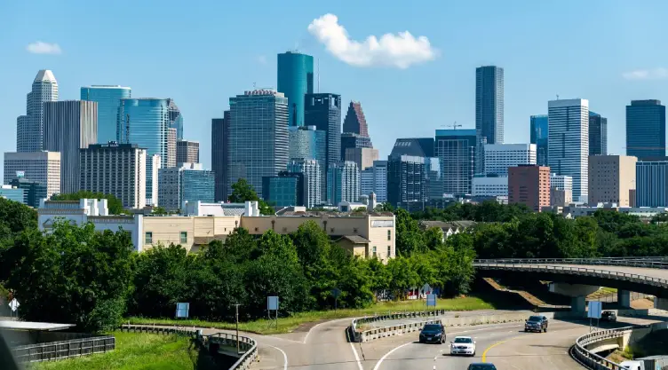 En Houston, Texas las lluvias intensas y tormentas golpean a la región. El Servicio Meteorológico Nacional pide a sus residentes no salir de sus hogares por prevención