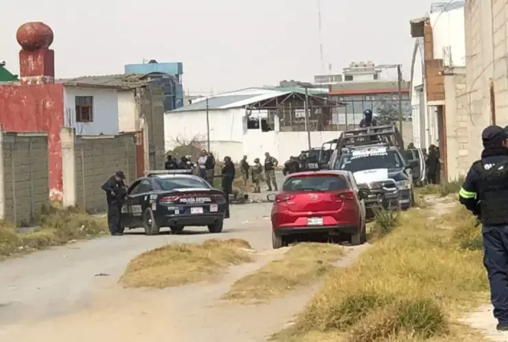 Localizan 20 bolsas con restos humanos en fosa en Tenango del Valle