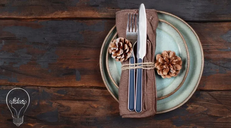 Ideas DIY Cómo crear un centro de mesa a partir de ramas secas y piñas de pino.jpg