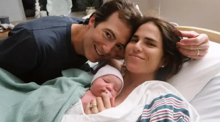 karla-souza-convirtio-madre.jpg