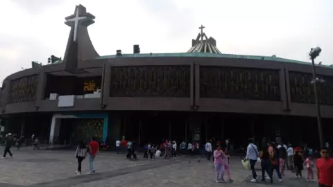 Miles de fieles se congregaron en la Basílica de Guadalupe por el Miércoles de Ceniza 2023.