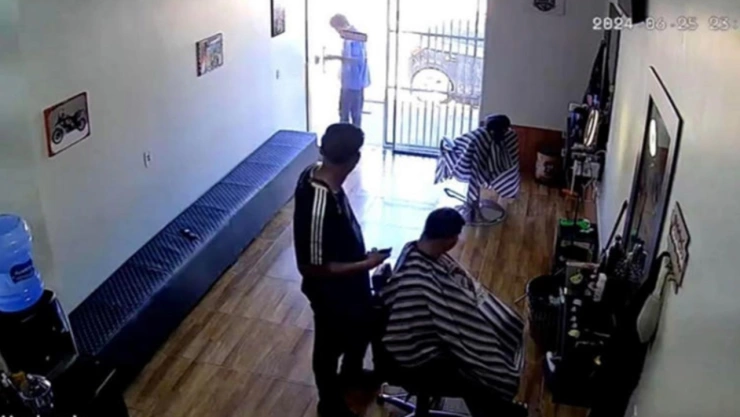 Hombre asesinado mientras le cortaba el cabello a un cliente en negocio de Brasil