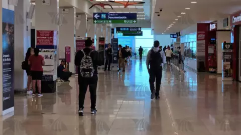 Aeropuerto de Mérida cancela 33 vuelos ante posible llegada del Huracán Beryl a Yucatán