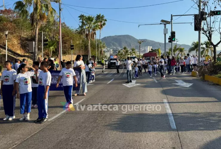 Alumnos de primaria realizan marcha en Acapulco hoy, 27 enero 2026